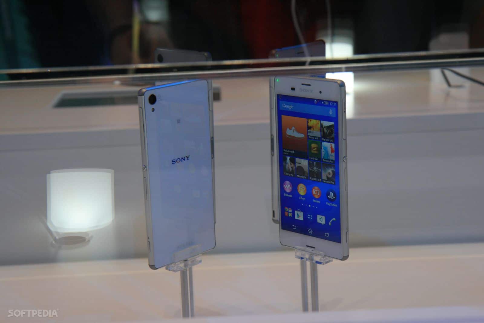IFA-2014-Sony-Xperia-Z3-and-Xperia-Z3-Compact-Hands-On-457835-3