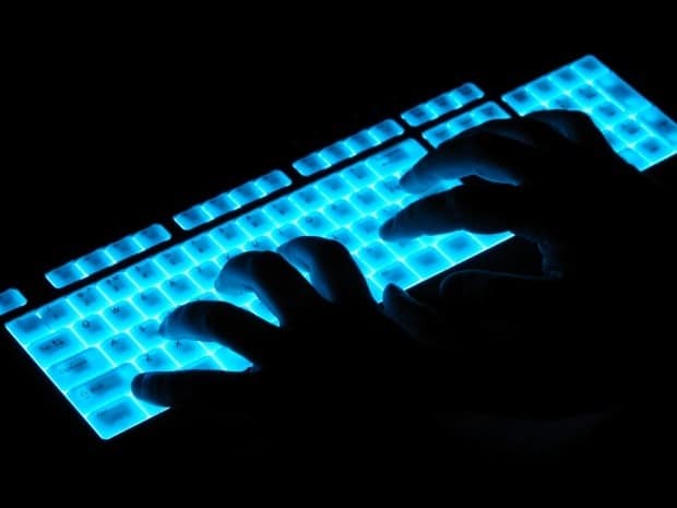 glowing-keyboard-hacker-security-620x465-v1-620x465